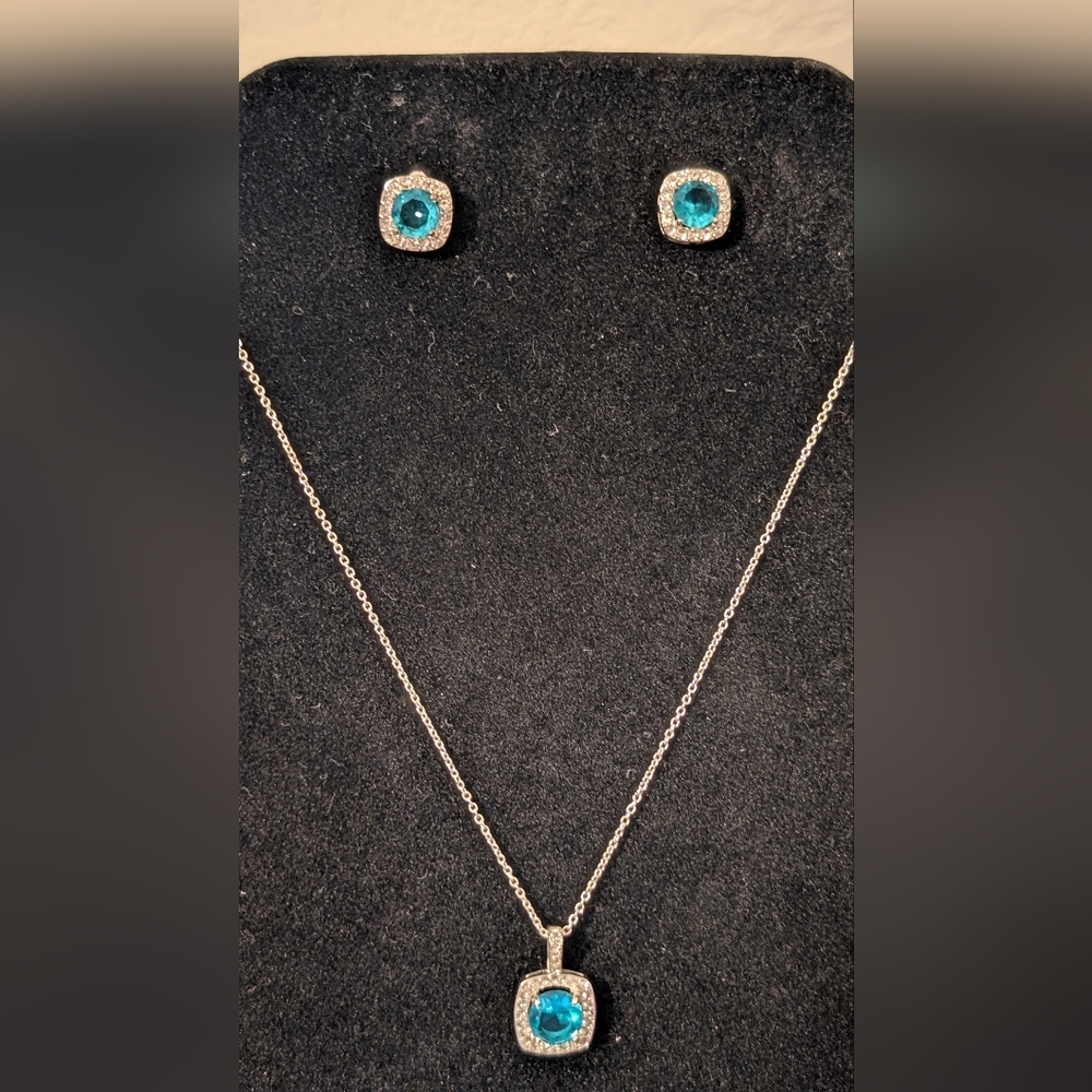 Elegant Silver Necklace and Earring Set